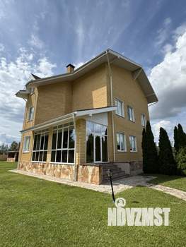 Коттедж 540м², 3-этажный, участок 15 сот.  