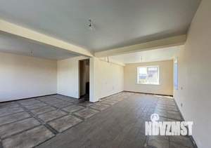 Дом 184м&sup2;, 3-этажный, участок 6 сот.  