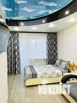 Студия квартира, посуточно, 35м2, 1/9 этаж