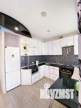 Студия квартира, посуточно, 35м2, 1/9 этаж