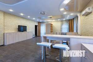 2-к квартира, посуточно, 70м2, -1/3 этаж