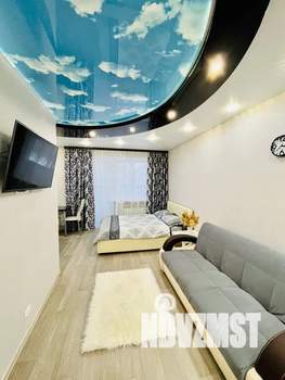 Студия квартира, посуточно, 35м2, 1/9 этаж