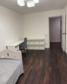 4-к квартира, вторичка, 76м2, 1/9 этаж